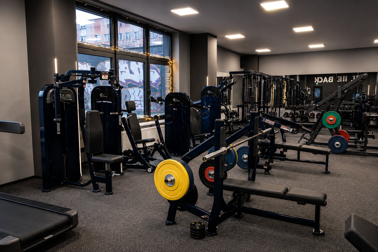 Vybavení a zázemí Leader Fitness 8